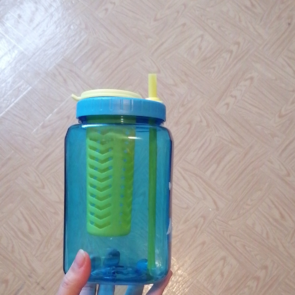 3/8$⚡NWOT Infuser Water Bottle